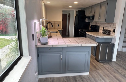 Springville Otro | Step away from the noise of the city and into a country home get away