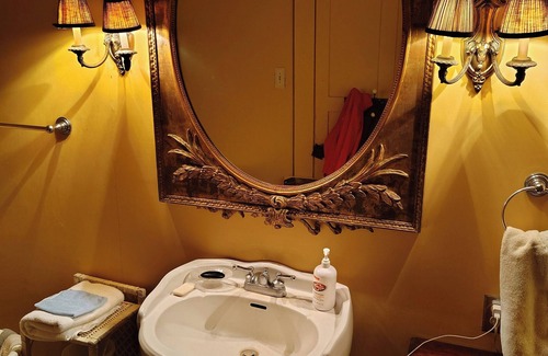 Washington Cama Y Desayuno | Step back in time and relive.the 1840's in this beautifully preserved cottage.