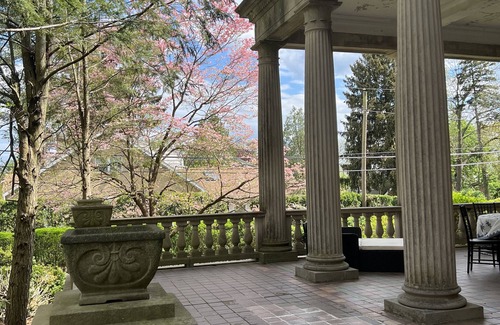Catasauqua Casa | Step back in time at Dery Mansion built in 1917 by the King Of Silk George Dery