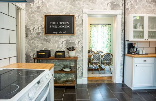 Maysville Casa | Step Back in Time at Cherry Manor- Downtown Historic Maysville