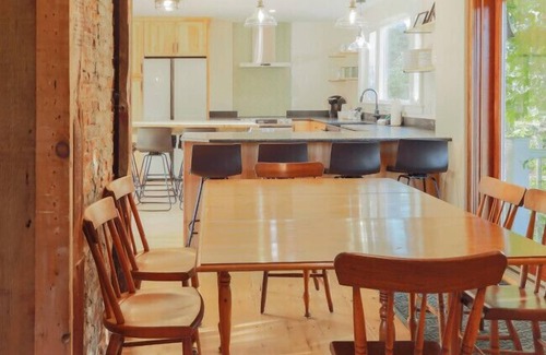 Boothbay Casa | Step Back in Time with Modern Comforts: Historic 1820s Farmhouse on Wade Pond