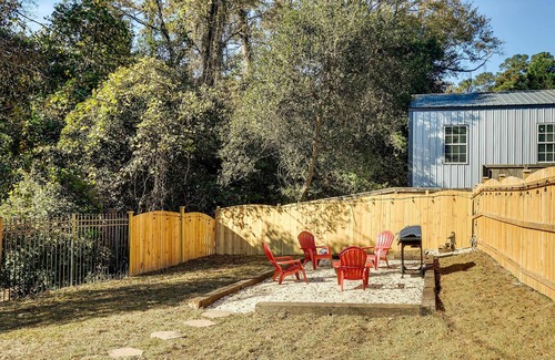 Rosewood Cabaña | Step-free Home w/ Fire Pit - 3 Miles to Usc!