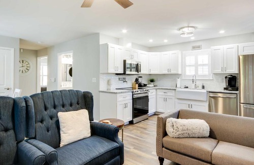 Rosewood Casa | Step-Free Home with Fire Pit - 3 Miles to USC!