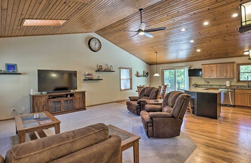 Colgate Casa | Step-Free Pewaukee Home < 1 Mi from Lakes!