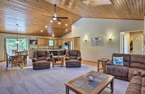 Colgate Casa | Step-Free Pewaukee Home < 1 Mi from Lakes!