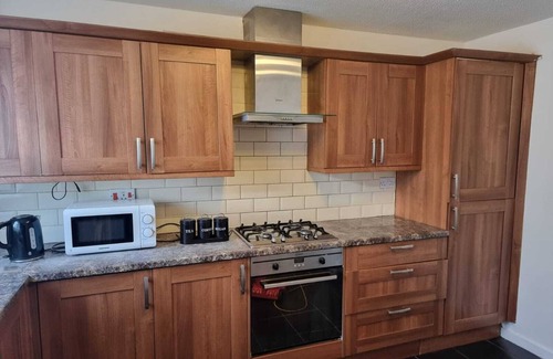 Thamesmead Casa | Step inside and you're greeted by the peaceful ambiance and ample space.