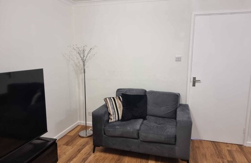 Thamesmead Casa | Step inside and you're greeted by the peaceful ambiance and ample space.