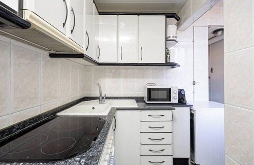Cornella de Llobregat Apartamento | Step into this delightful and snug 2-bedroom retreat, meticulously renovated and thoughtfully designed to offer a pleasant and cozy stay in Barcelona.
