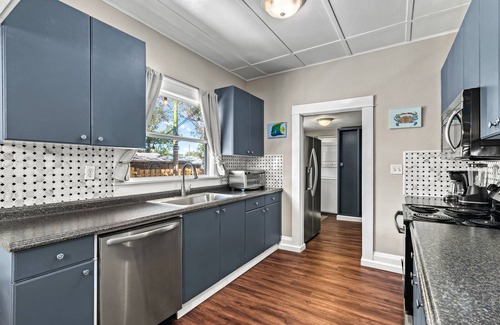 Gillespie Park Casa | Step into the charm of yesteryear with the modern comforts of today at City Cottage!