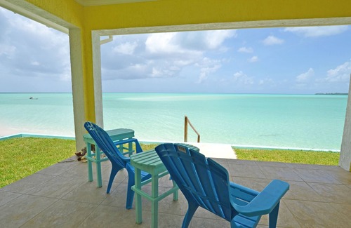 Spanish Wells Cabaña | ¡Sal de tu porche y entra a la playa! 1 cama / 1 baño Cottage en zona tranquila