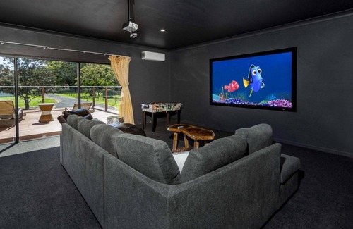 Beachmere Casa | Step out to Absolute Beachfront