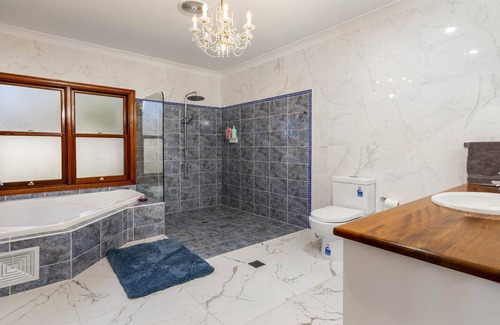 Beachmere Casa | Step out to Absolute Beachfront