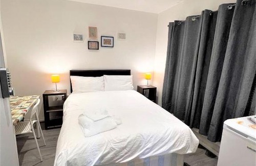 St. Dunstan's Casa | Stepney Green beds to stay 24