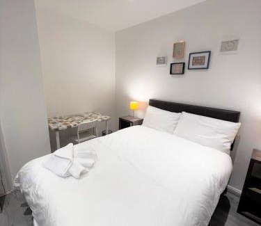 St. Dunstan's Casa | Stepney Green beds to stay 24