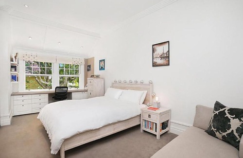 Bellevue Hill Villa | Stepping inside the dignified gates of this stately