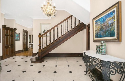 Bellevue Hill Villa | Stepping inside the dignified gates of this stately