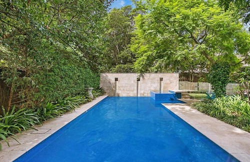 Bellevue Hill Villa | Stepping inside the dignified gates of this stately