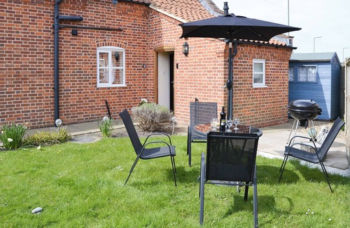 Bacton Cabaña | Stepping Stone Cottage