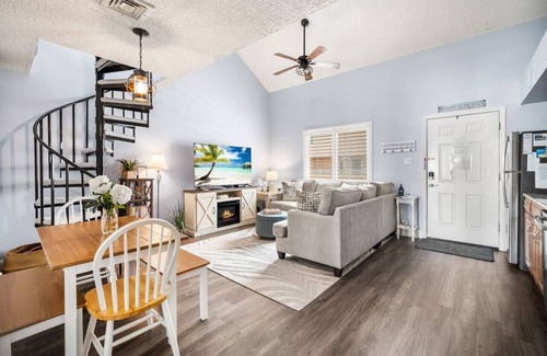 Southend Condominio | Steps 2 beach! Ocean view+ Pool+ Parking+ Families
