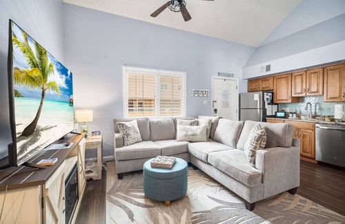 Southend Condominio | Steps 2 beach! Ocean view+ Pool+ Parking+ Families