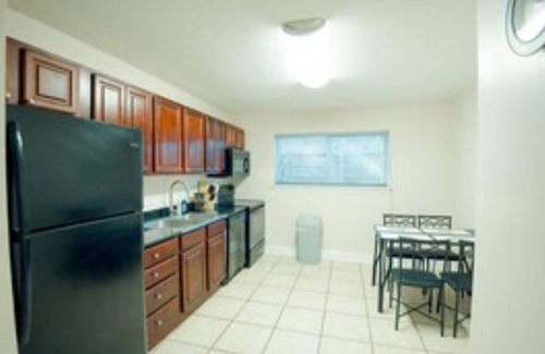 Biloxi Apartamento | 💥👣STEPS 2 BEACH🏖️ \ SLEEPS 4 & NEARBY GO-KART🏎