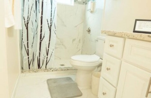 Biloxi Apartamento | 💥👣STEPS 2 BEACH🏖️ \ SLEEPS 4 & NEARBY GO-KART🏎
