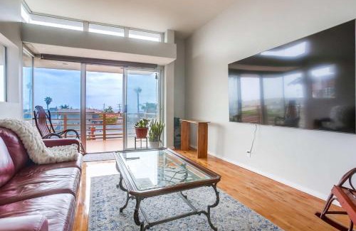 North Pacific Beach Casa | Steps 2 Ocean & Surfing Ocean Views Rooftop Deck