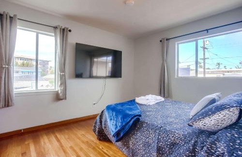 North Pacific Beach Casa | Steps 2 Ocean & Surfing Ocean Views Rooftop Deck