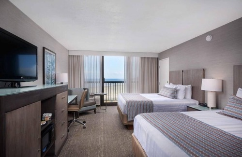 Newport Hotel | Steps Away from Breathtaking Beach | Ocean View Stay w/ Indoor Pool