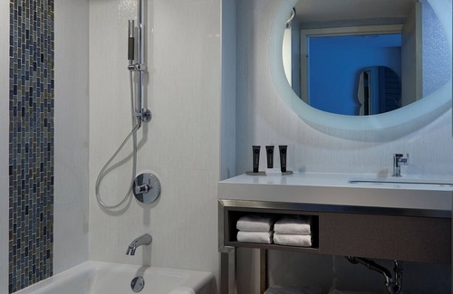 East Daytona Hotel | Steps Away from Daytona Beach! 2 Relaxing Unit w/ View | Outdoor Pool!