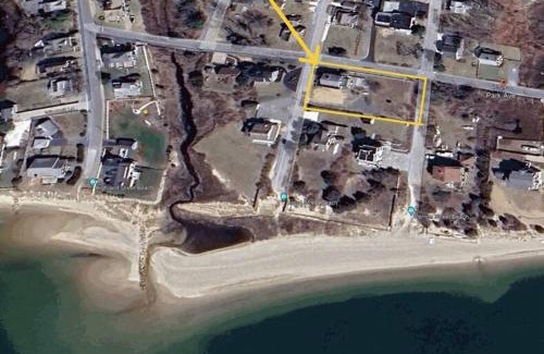West Yarmouth Casa | Steps away from Lewis Bay