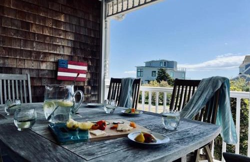 West Yarmouth Casa | Steps away from Lewis Bay