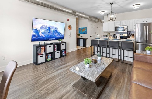 Lockerbie Square Apartamento | Steps Away From Mass Ave in Heart of Indy with Balcony
