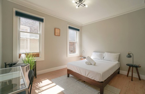 Hackensack River Waterfront Casa | Steps away from NYC light rail. Easy Commute