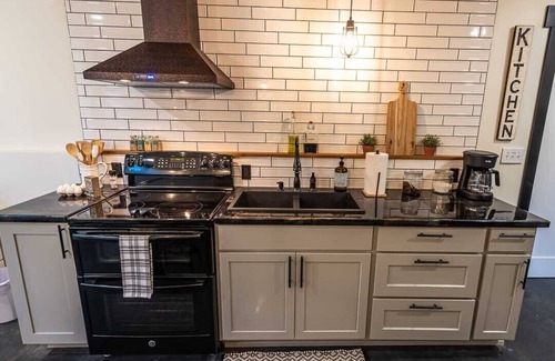 Libby Casa | Steps away from the beautiful Kootenai River; Timber River Guest House.