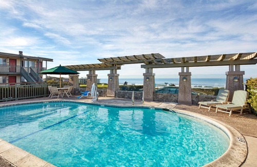 San Simeon Hotel | Steps Away from the Ocean! 4 Relaxing Units Along Highway 101 | Outdoor Pool