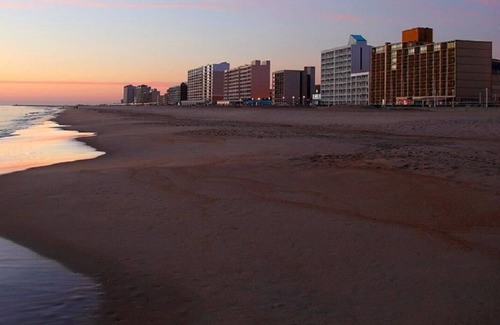 Dam Neck Complejo | Steps away from beach, awesome boardwalk, fun filled shopping and attractions.