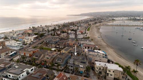 Mission Beach Casa | Steps from Bay Ocean Villa