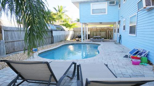 Ilexhurst Villa | Steps From Beach! Air-Conditioned - Shared Pool