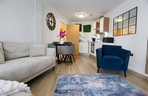 Clayton Apartamento | New Refurb Mins From Coop & Man City Park For Free | Pass the Keys