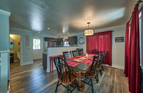 Cody Casa | Steps from Downtown Cody - Spacious home that sleeps 10!