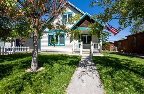 Cody Casa | Steps from Downtown Cody - Spacious home that sleeps 10!