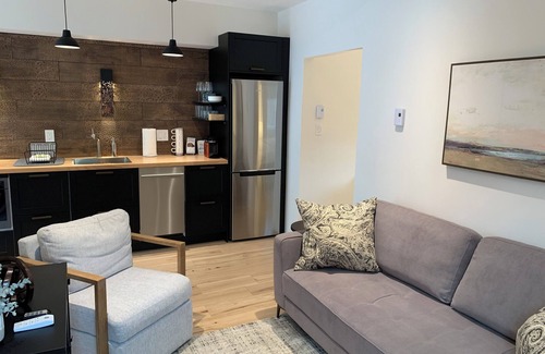 Mystic Apartamento | Steps from Downtown Mystic / Newly Renovated Modern Apartment