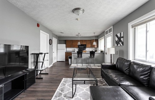 Mapleton/Fall Creek Apartamento | Steps from Dwntn Apt