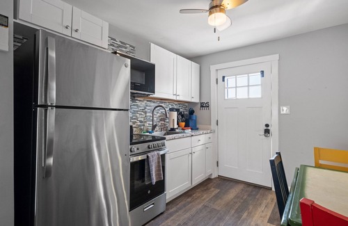 Hampton Apartamento | Steps from Hampton Beach and all entertainment! 2 bedrooms, pet friendly!