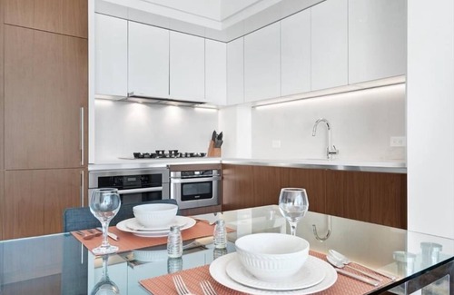 Hell's Kitchen Apartamento | Steps from Hudson River 1 BR Downtown/river views | Desk + Wi-Fi