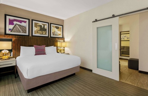 Downtown Baltimore Hotel | Steps from Inner Harbor! Stylish Stay Near Baltimore Museum of Art