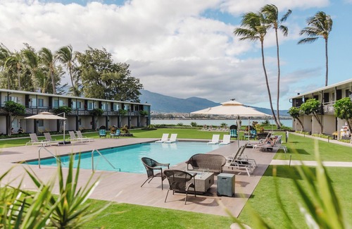 Kahului Hotel | Steps from Kahului Bay! Three Pet-friendly Units, Outdoor Pool