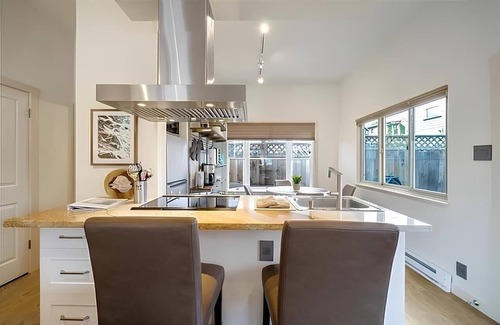 El Granada Casa | Steps from the Beach Getaway