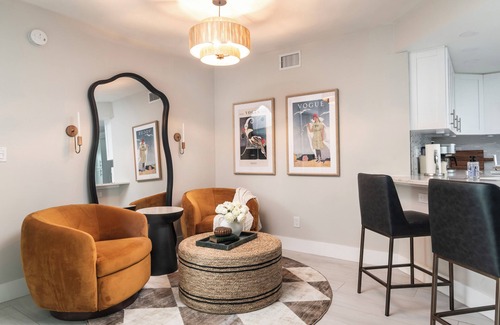 Pelican Bay Condominio | Steps From the Beach! Luxury 2BR condo